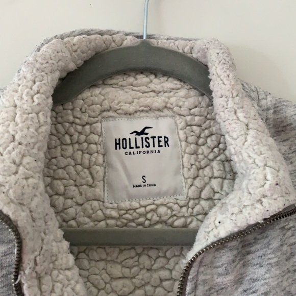 Hollister grey lined quarter-zip - Picture 2 of 4